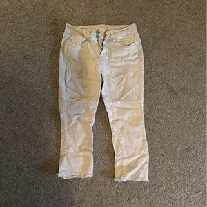 SO White Capris
